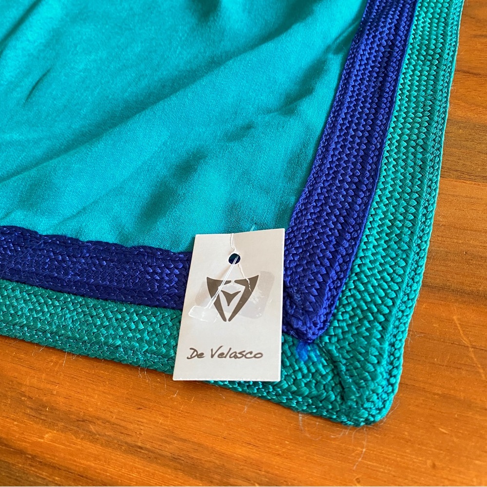Beautiful table runner, NWT, deep turquoise